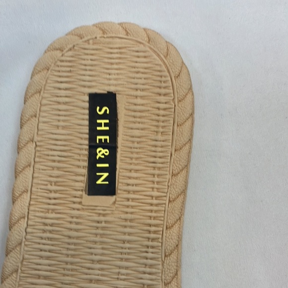 She & In slippers/sandals - Picture 4 of 12
